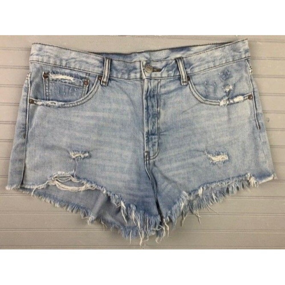 BDG Size 32 W Essential Short Mid Rise High Rise Distress Cut Off Light Wash